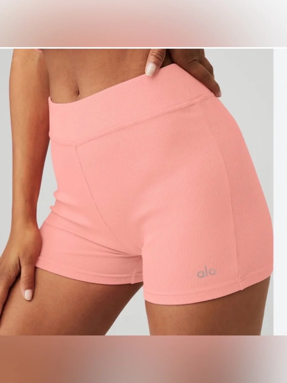 Alo Women’s Goddess Ribbed High-Waist Hot Short Strawberry Lemonade Size Small